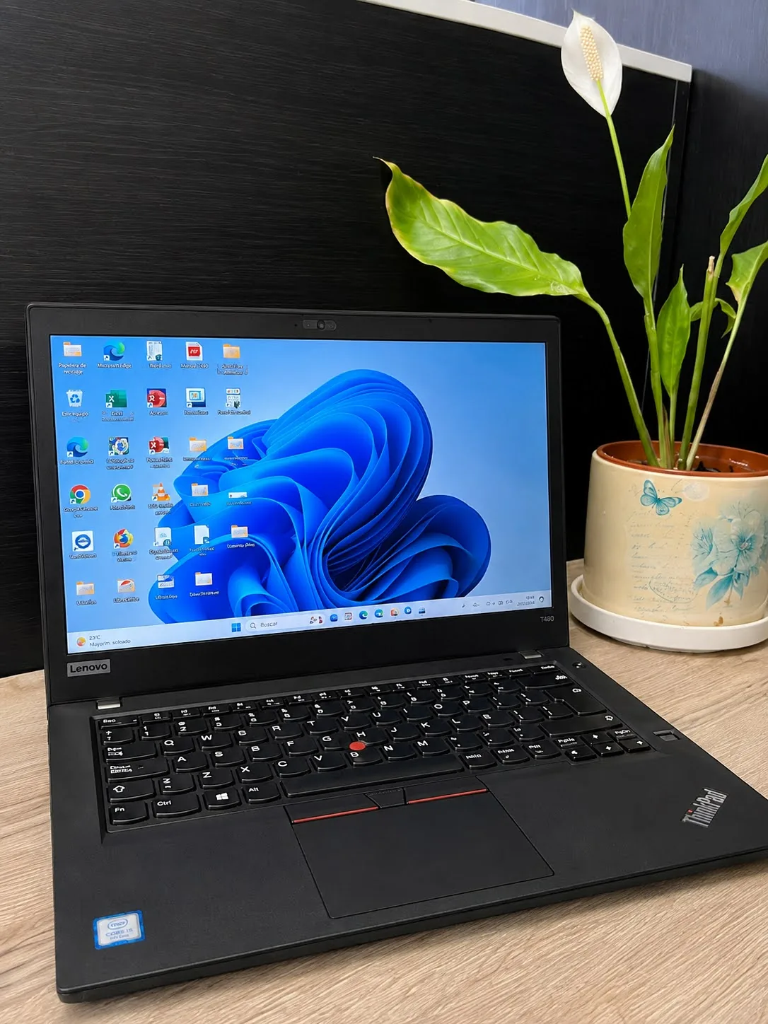 Lenovo ThinkPad T480 antes y después de reparar la falla de encendido · imagen 2