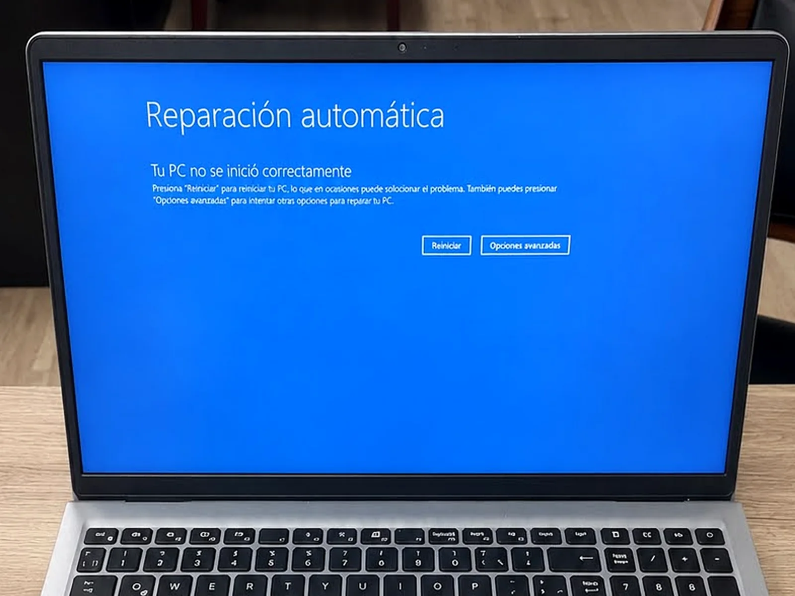 Notebook Dell detenida en la pantalla azul de Reparación automática de Windows
