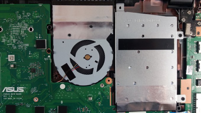 Interior de ASUS VivoBook F505 X505