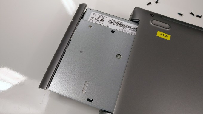 Unidad óptica retirada de Lenovo IdeaPad 520