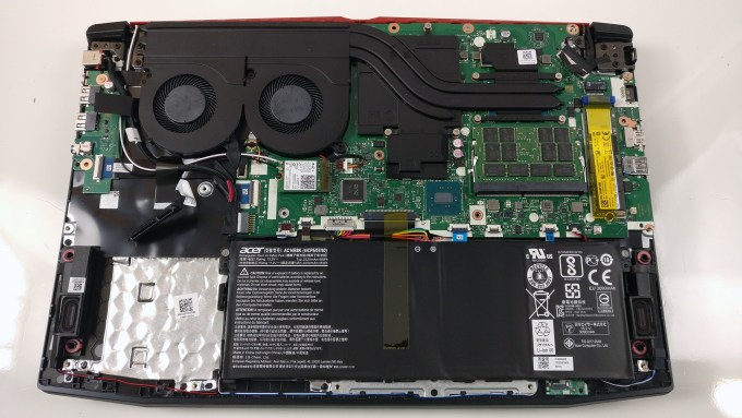 Interior de Acer Predator Helios 300 G3-571