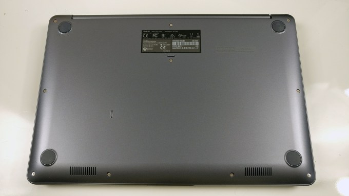 Tornillos inferiores de ASUS VivoBook F510