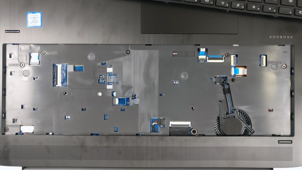 Cubierta superior y flex de HP ProBook 450 G5 durante el desarme