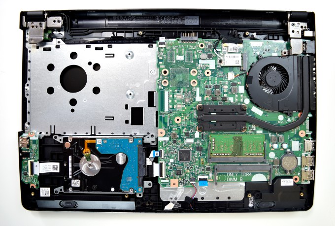 Interior de Dell Inspiron 15 3567