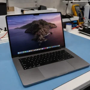 MacBook Pro 14 con Apple Silicon en el laboratorio