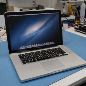 MacBook Pro Intel de 15 pulgadas en el laboratorio