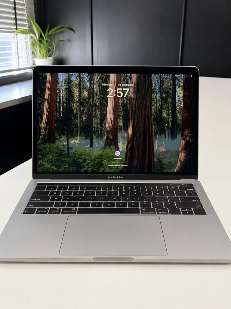 MacBook Pro 2017 durante las pruebas posteriores a la reparación