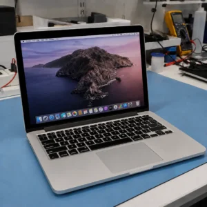 MacBook Pro Retina de 13 pulgadas en el laboratorio