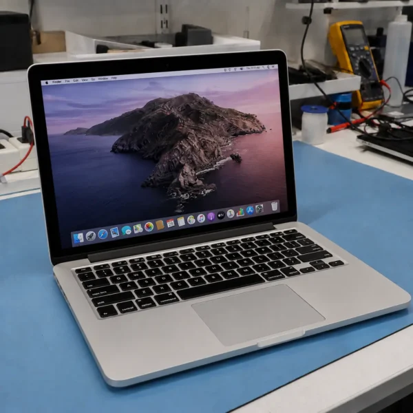 MacBook Pro Retina de 13 pulgadas en el laboratorio